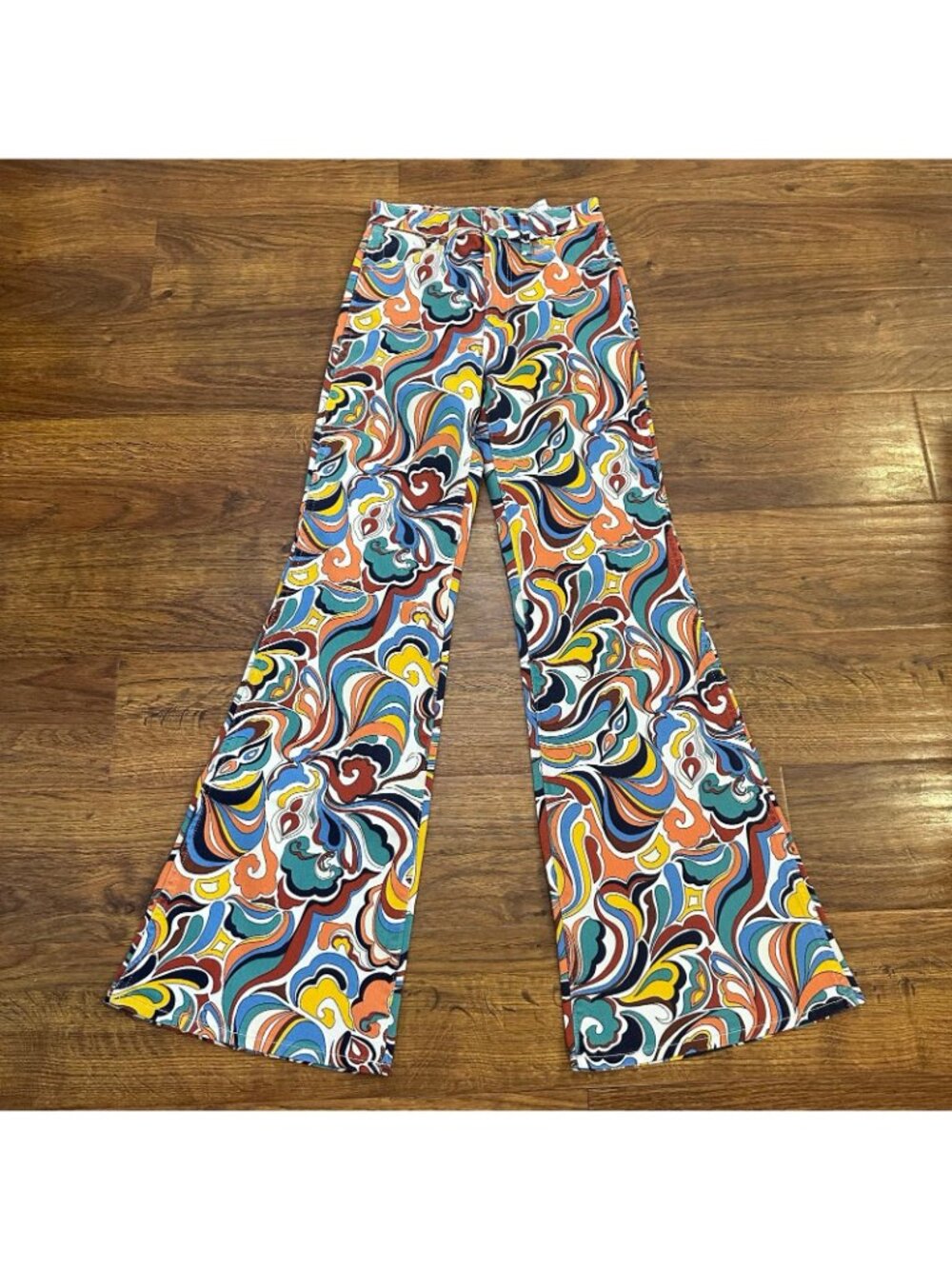 NWT Wrangler High-Rise Printed Flare Jeans in Latigo retro print 24 - Picture 4 of 8